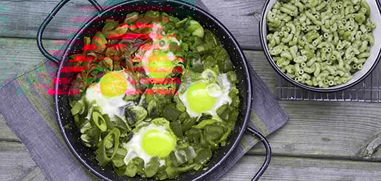 Recept van het Voedingscentrum: Eieren in pittige groentestoof met macaroni