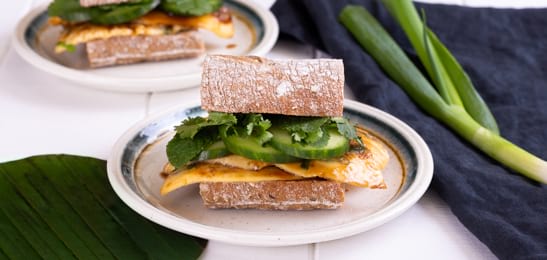 Recept van het Voedingscentrum: Baguette met lente-ui omelet 