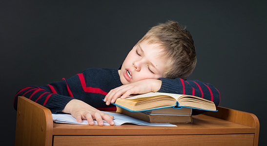 Als je te weinig slaapt, heb je meer kans op overgewicht. 